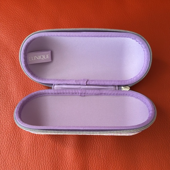 Clinique cosmetics case - Picture 4 of 8
